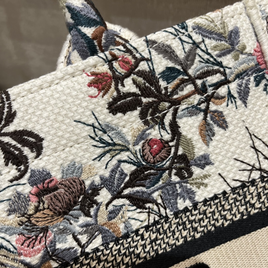 Autumn/Winter Tote with Exquisite Magpie Flower Embroidery, Small Size: 26*8*22cm  