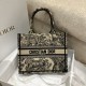 Tote Tiger Embroidery Classic Color, Size: 26*8*22cm  