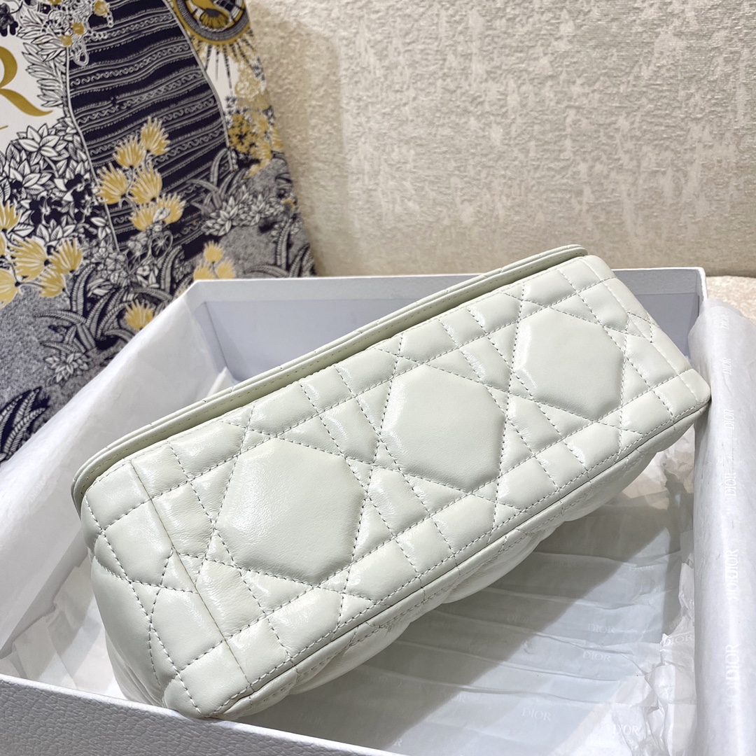 Caro Puffy Bag, Classic Diamond Pattern, Small Cowhide, Medium Size: 25.5*15*8cm  