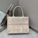 Tote Tiger Embroidery, Exquisite Tiger Jungle Embroidery, Size: 36*18*28cm  