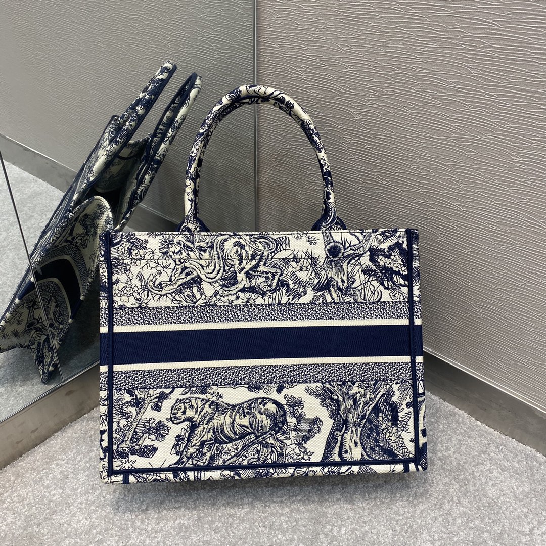 Tote Tiger Embroidery, Exquisite Tiger Jungle Embroidery, Size: 36*18*28cm  