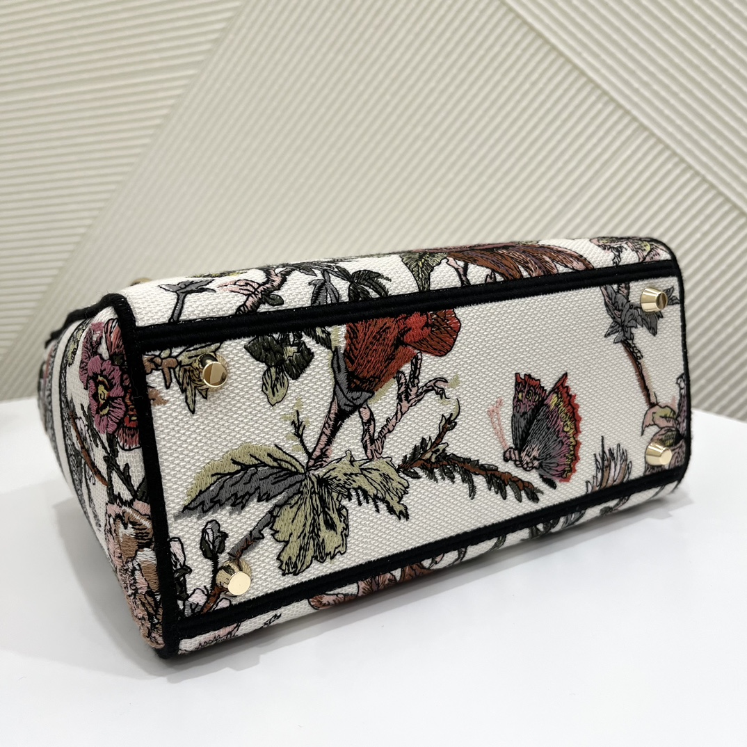 Lady's Latest Autumn-Winter Embroidered Series, Floral Embroidery, Size: 24*11*20cm