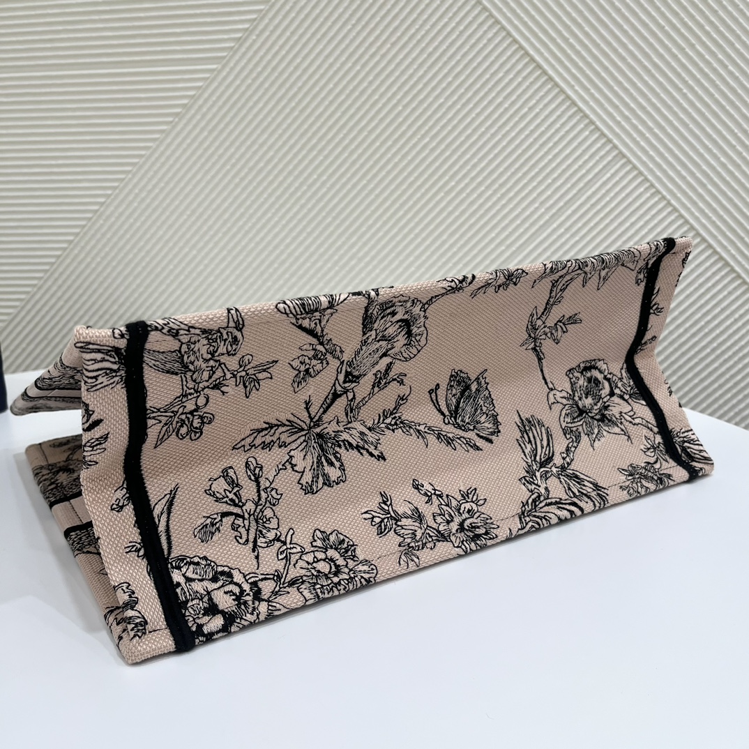 Medium Size, Latest Autumn-Winter Tote Series, Romantic Floral Pattern, Size: 36*18*28cm