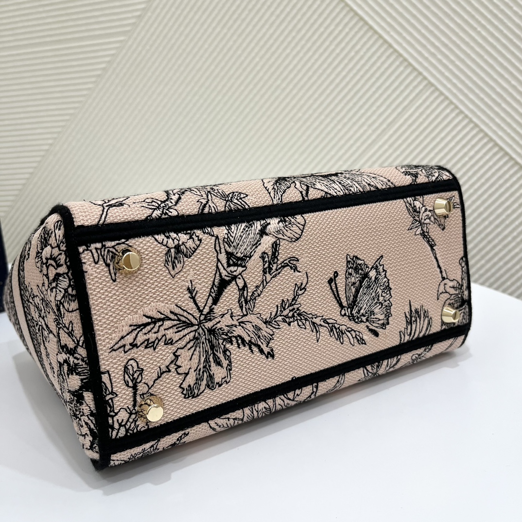 Lady's Latest Autumn-Winter Embroidered Series, Floral Embroidery, Size: 24*11*20cm