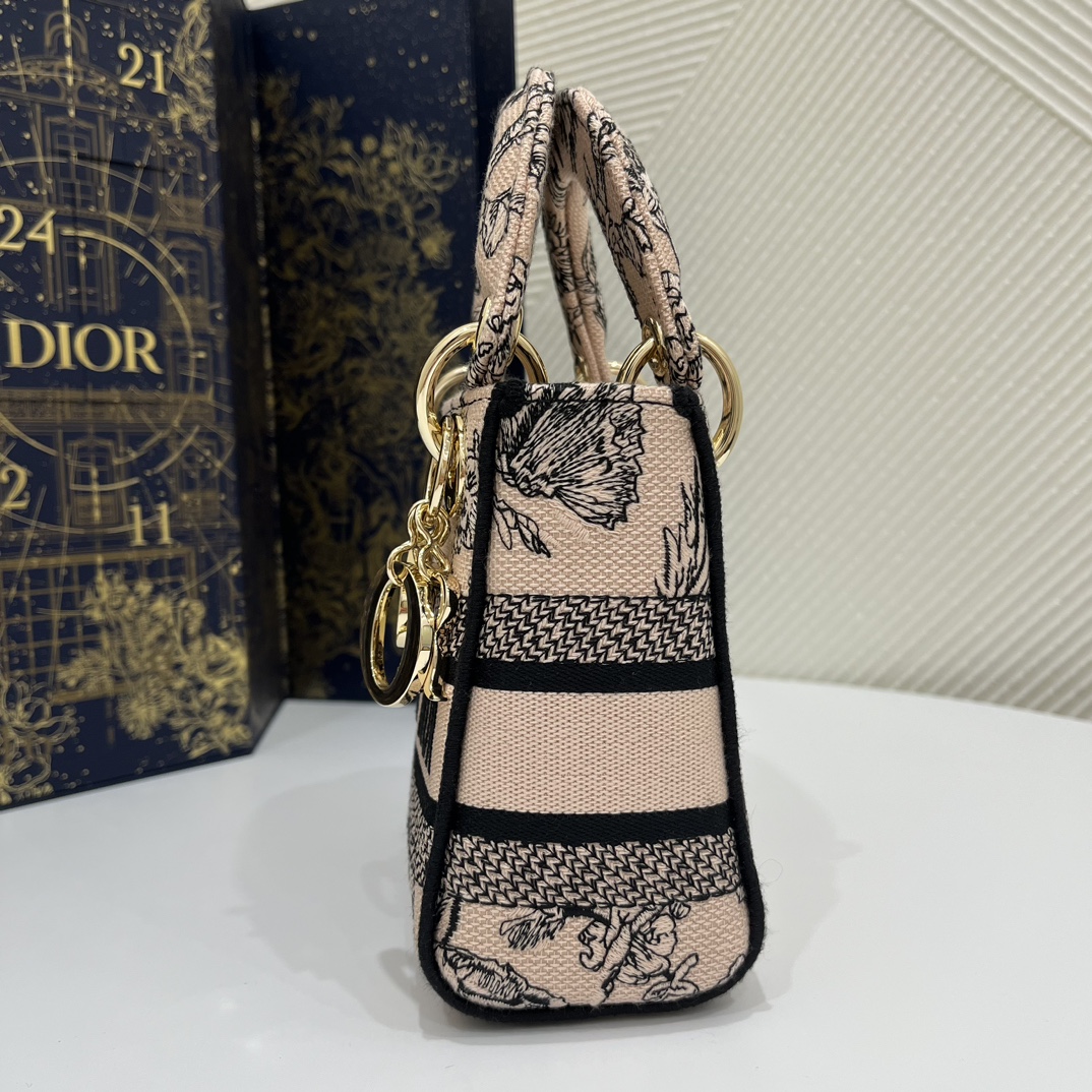 Lady's Autumn-Winter Embroidered Series, Three Grid Sizes, Romantic Floral Pattern, Size: 17*7*15cm