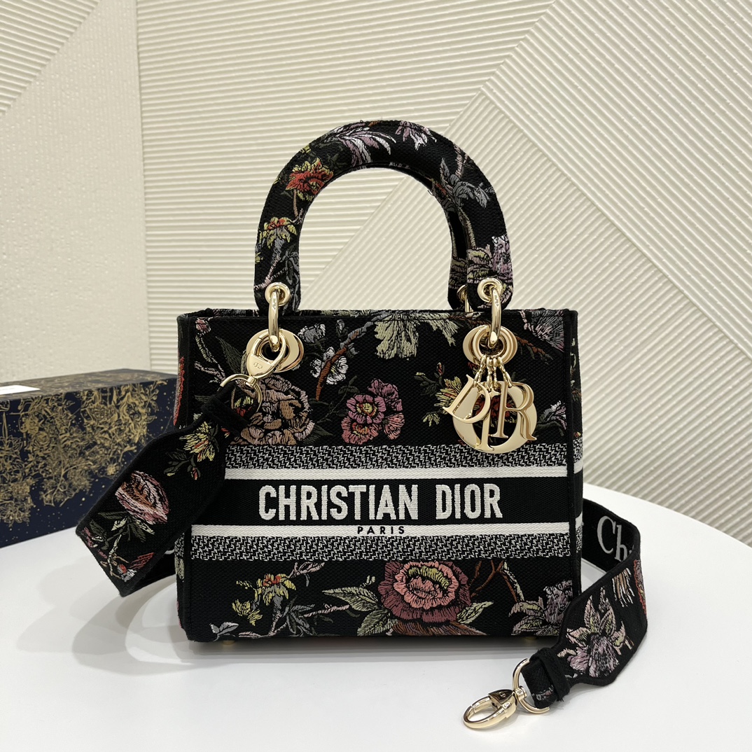 Lady's Latest Autumn-Winter Embroidered Series, Floral Embroidery, Size: 24*11*20cm