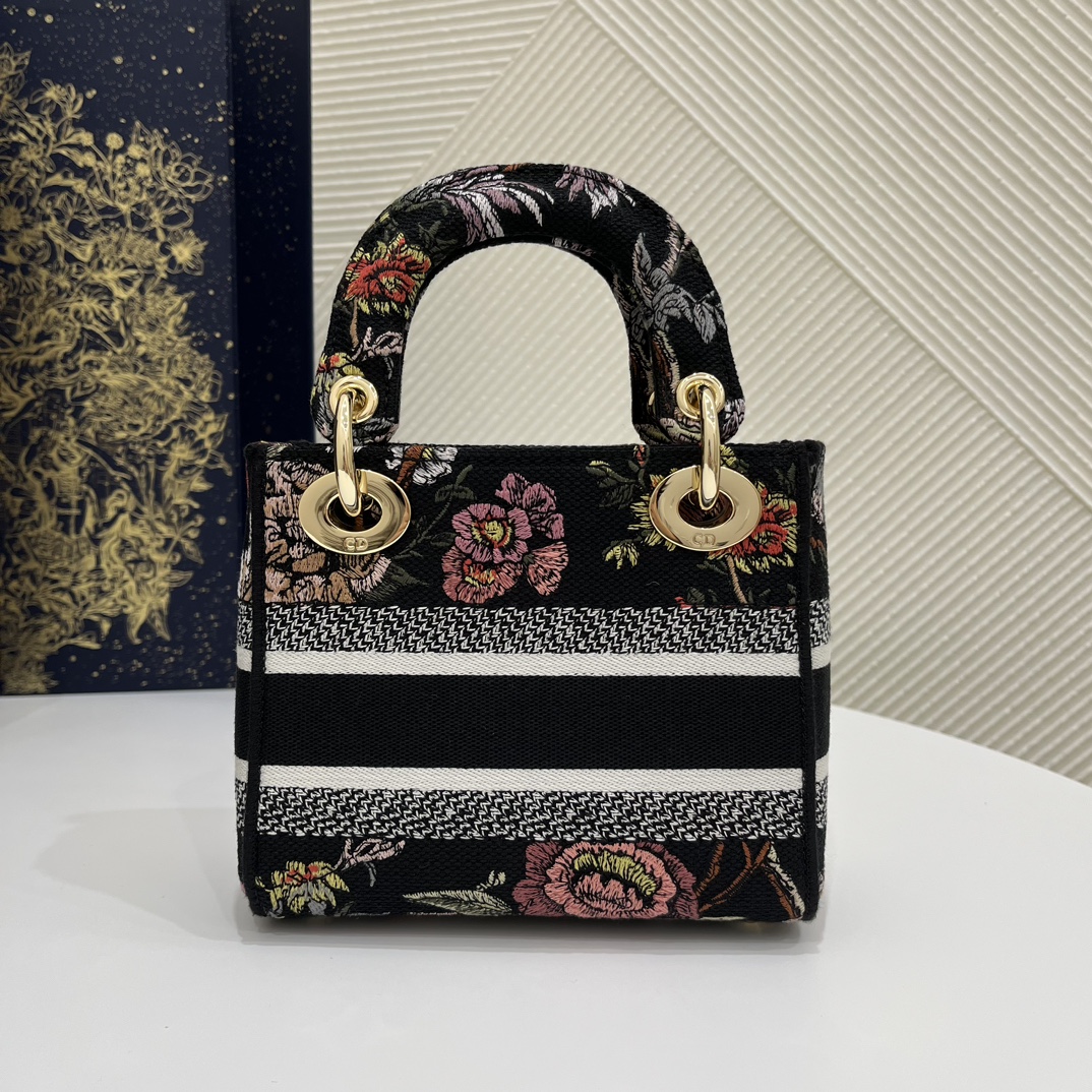 Lady's Autumn-Winter Embroidered Series, Three Grid Sizes, Romantic Floral Pattern, Size: 17*7*15cm