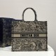 Tiger Embroidery Tote, Classic Color Scheme, Exquisite Tiger Jungle Embroidery, Large Size: 42*18*35cm