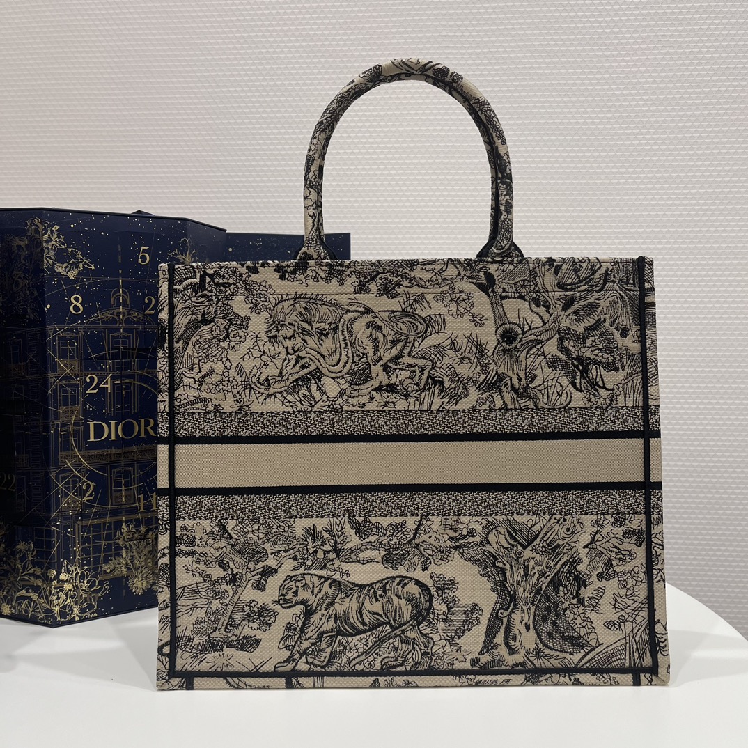 Tiger Embroidery Tote, Classic Color Scheme, Exquisite Tiger Jungle Embroidery, Large Size: 42*18*35cm