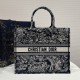 Tiger Embroidery Tote, Classic Color Scheme, Exquisite Tiger Jungle Embroidery, Large Size: 42*18*35cm