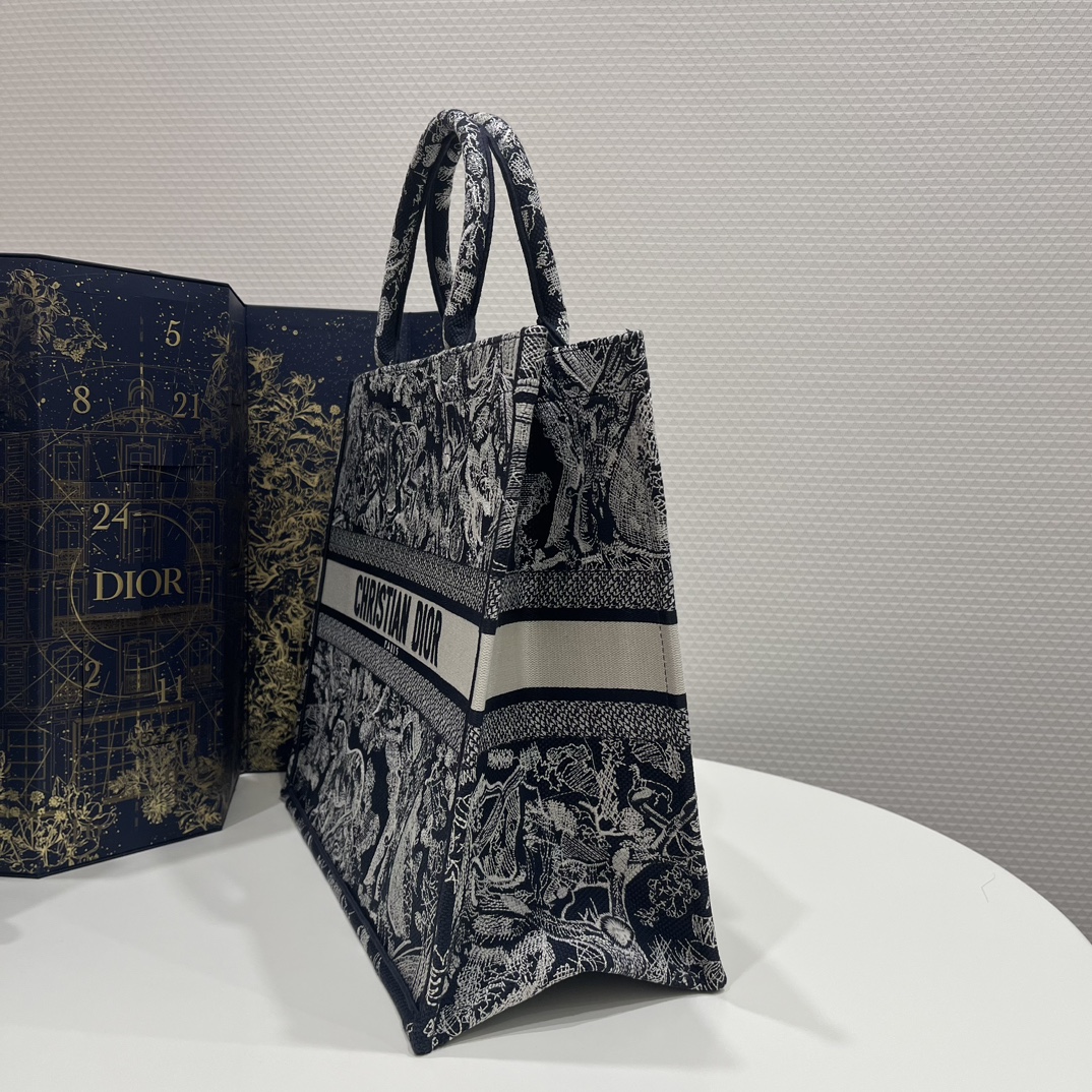 Tiger Embroidery Tote, Classic Color Scheme, Exquisite Tiger Jungle Embroidery, Large Size: 42*18*35cm