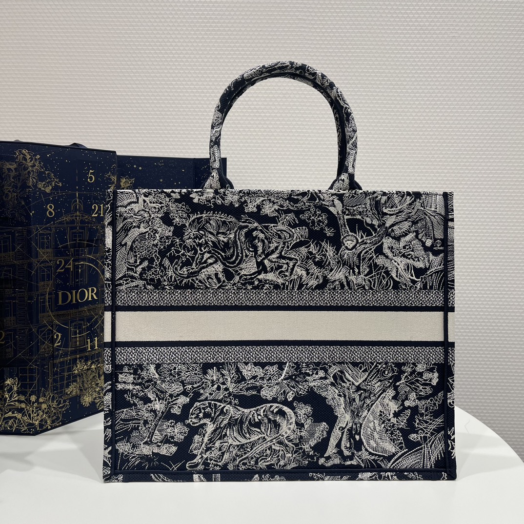 Tiger Embroidery Tote, Classic Color Scheme, Exquisite Tiger Jungle Embroidery, Large Size: 42*18*35cm