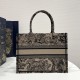 Tiger Embroidery Tote, Classic Color Scheme, Exquisite Tiger Jungle Embroidery, Medium Size: 36*18*28cm