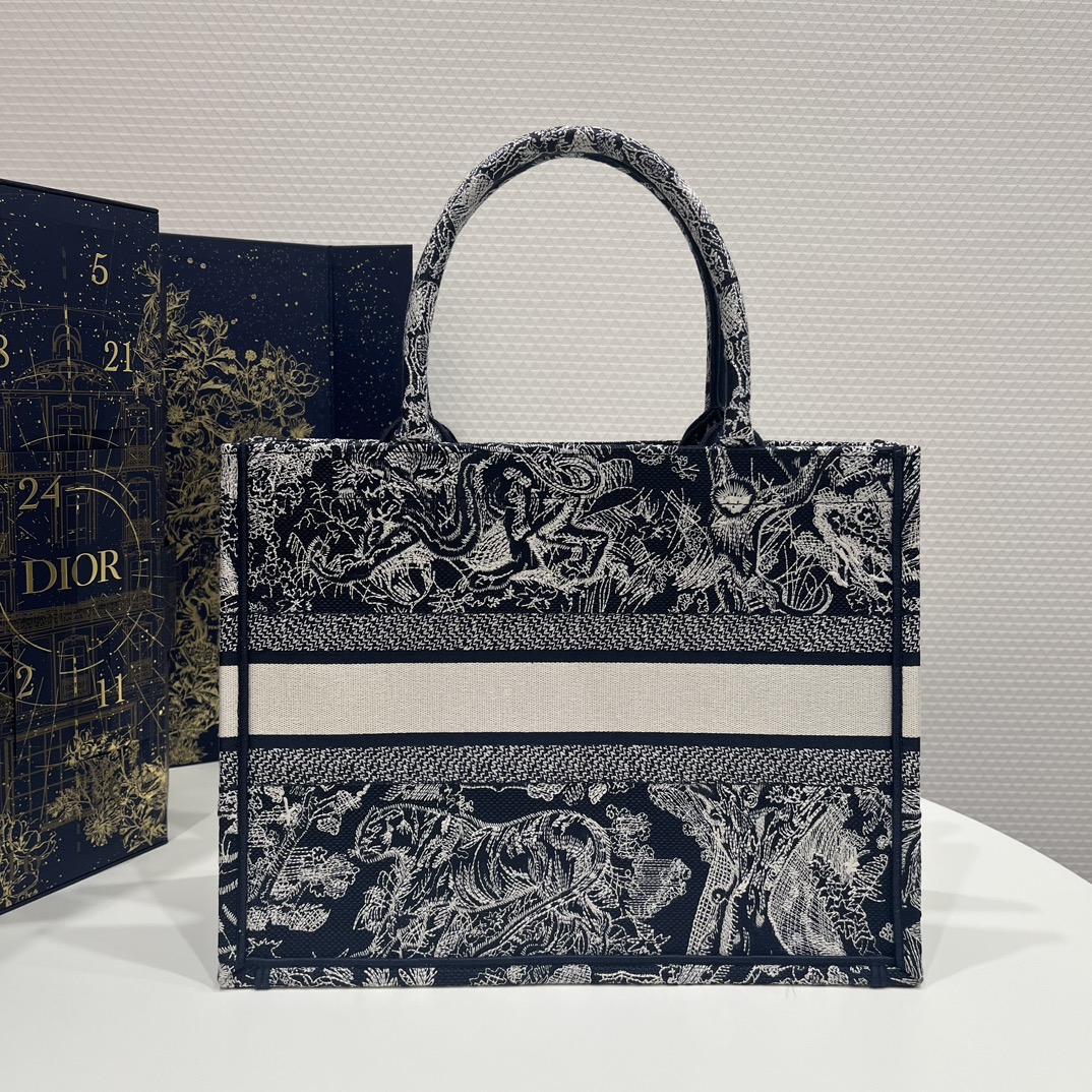 Tiger Embroidery Tote, Classic Color Scheme, Exquisite Tiger Jungle Embroidery, Medium Size: 36*18*28cm