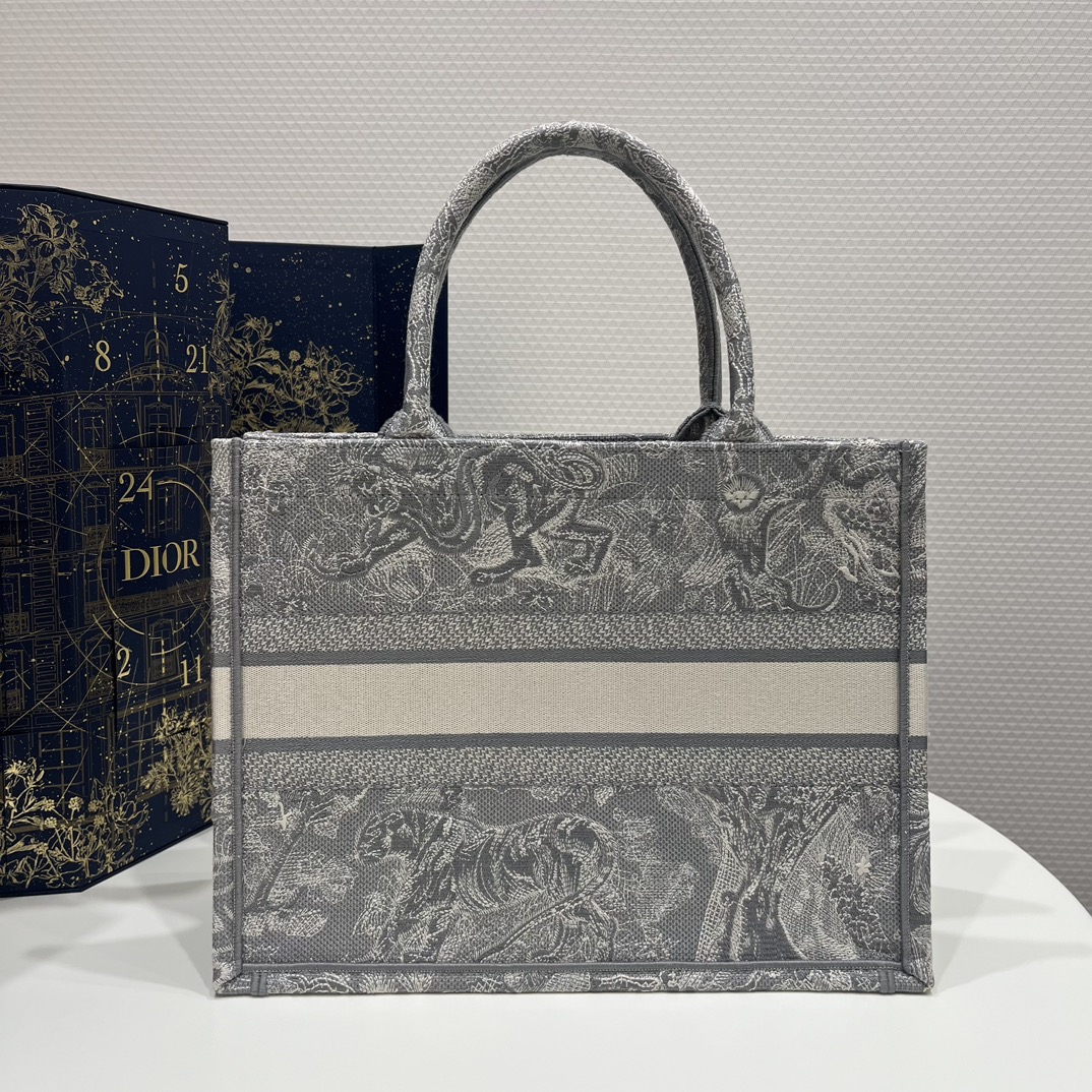 Tiger Embroidery Tote, Classic Color Scheme, Exquisite Tiger Jungle Embroidery, Medium Size: 36*18*28cm