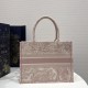 Tiger Embroidery Tote, Classic Color Scheme, Exquisite Tiger Jungle Embroidery, Medium Size: 36*18*28cm