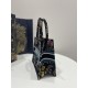 Small Size Tote Spring-Summer Series, Exquisite Floral Embroidery, Size: 26*8*22cm