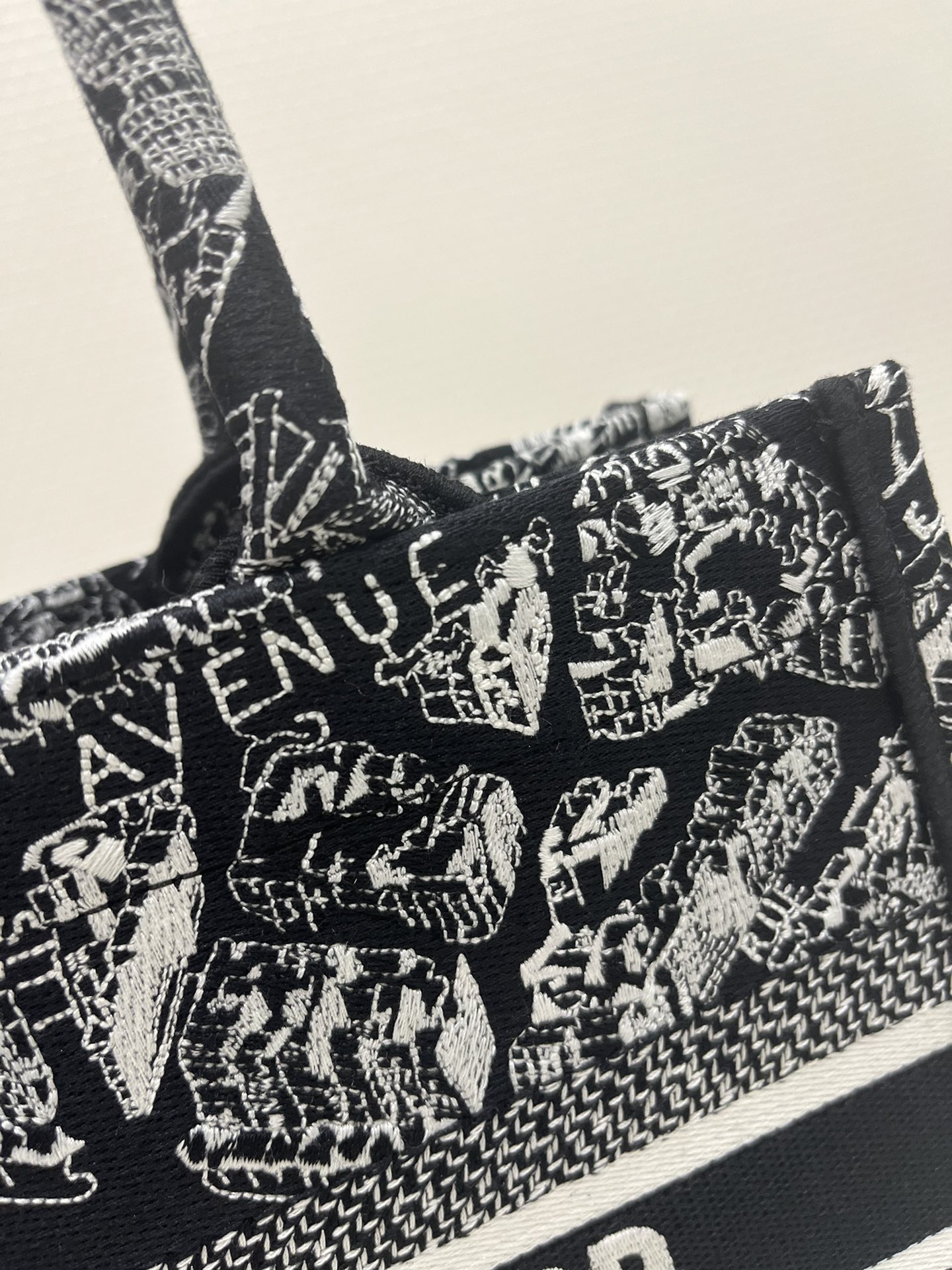 Small Size Tote Spring-Summer Series, Romantic Paris Map Pattern, Size: 26*8*22cm