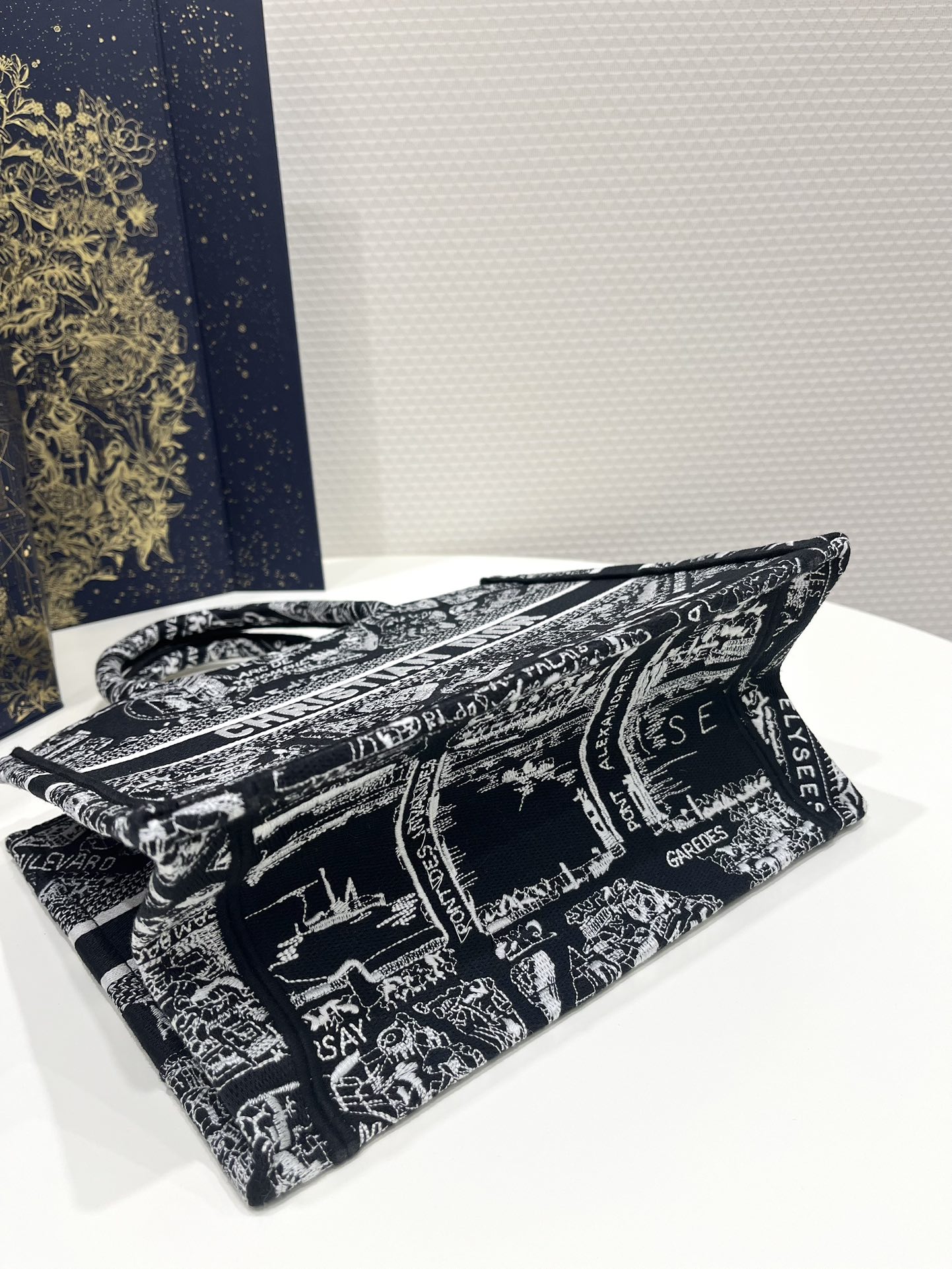 Small Size Tote Spring-Summer Series, Romantic Paris Map Pattern, Size: 26*8*22cm