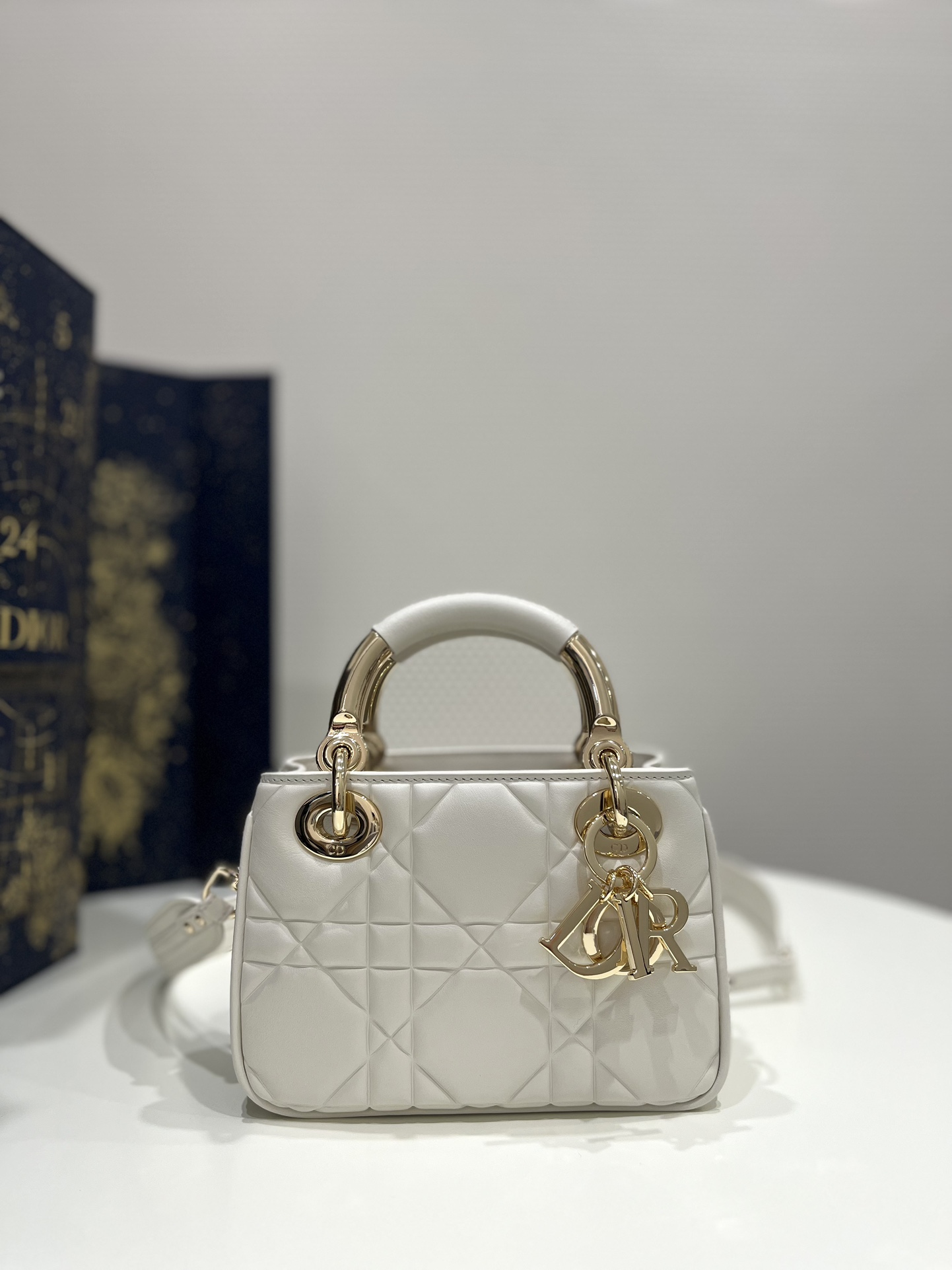 White, LADY95-22 Mini Series, Lamb Leather, Size: 19*8*13cm  