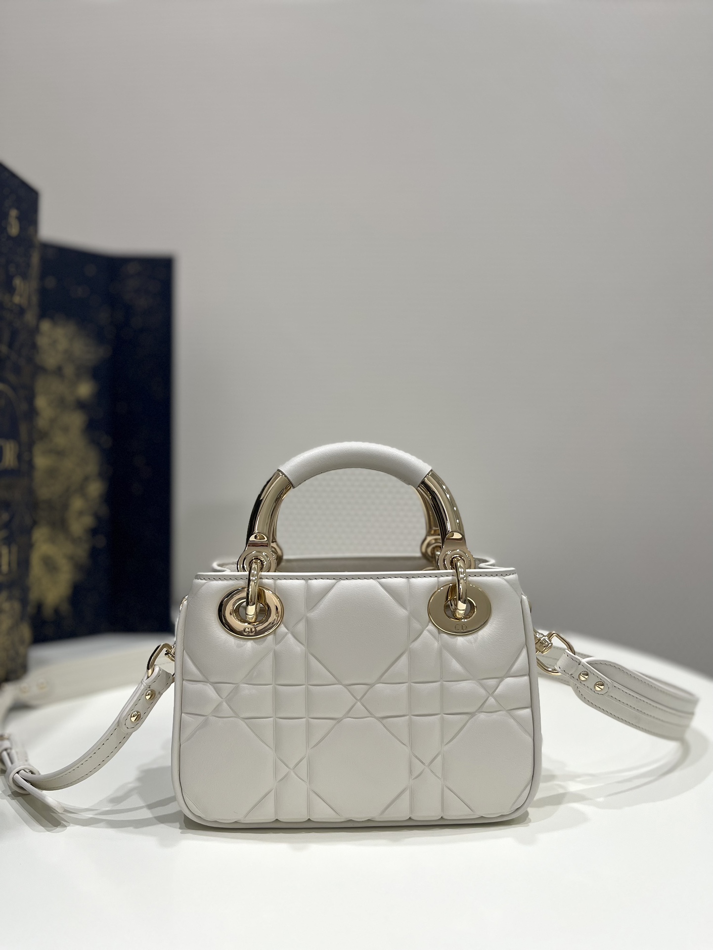 White, LADY95-22 Mini Series, Lamb Leather, Size: 19*8*13cm  