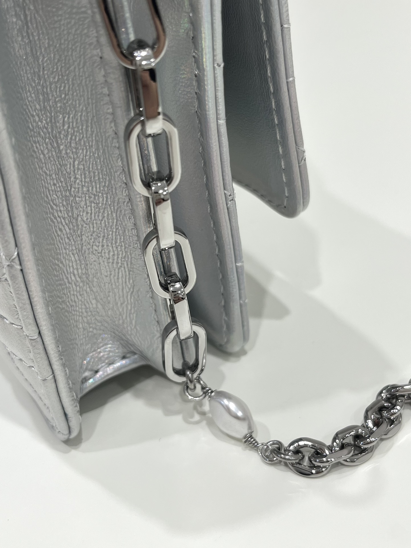 Fantasy Silver Pearl Chain Clutch, Lambskin, Size: 21*11*5cm  