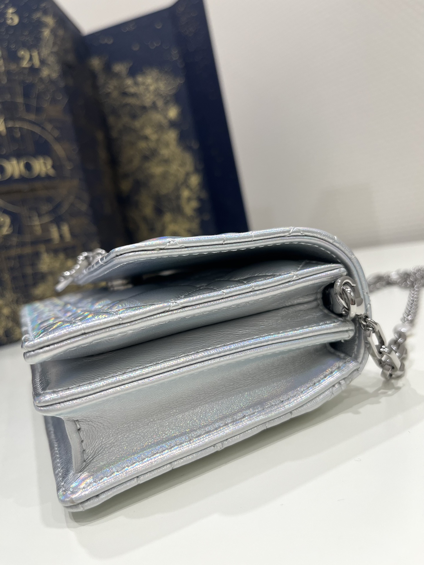 Fantasy Silver Pearl Chain Clutch, Lambskin, Size: 21*11*5cm  