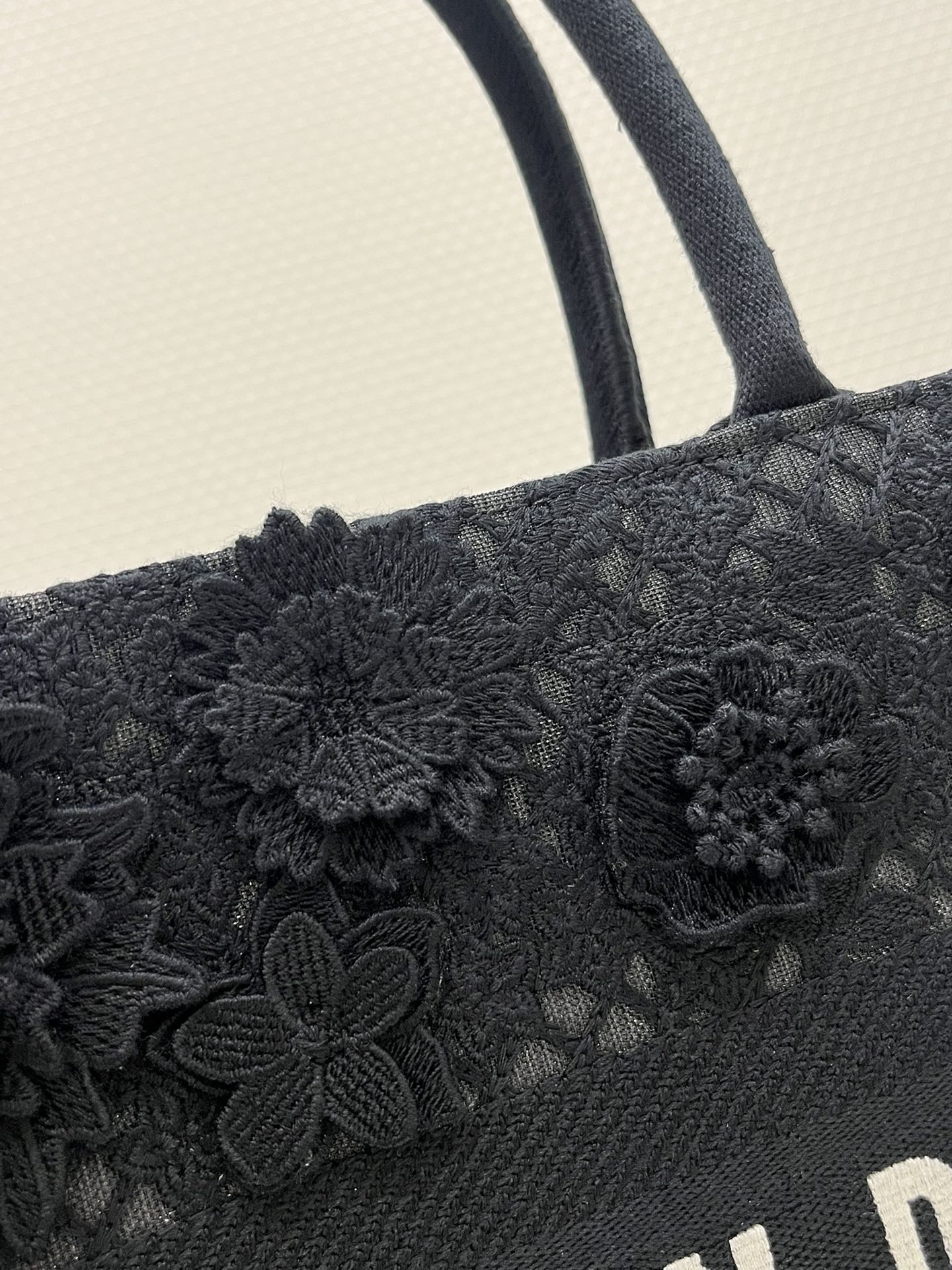 Medium Size, Tote Spring-Summer Series, Romantic Floral Embroidery Pattern, Size: 36*18*28cm  