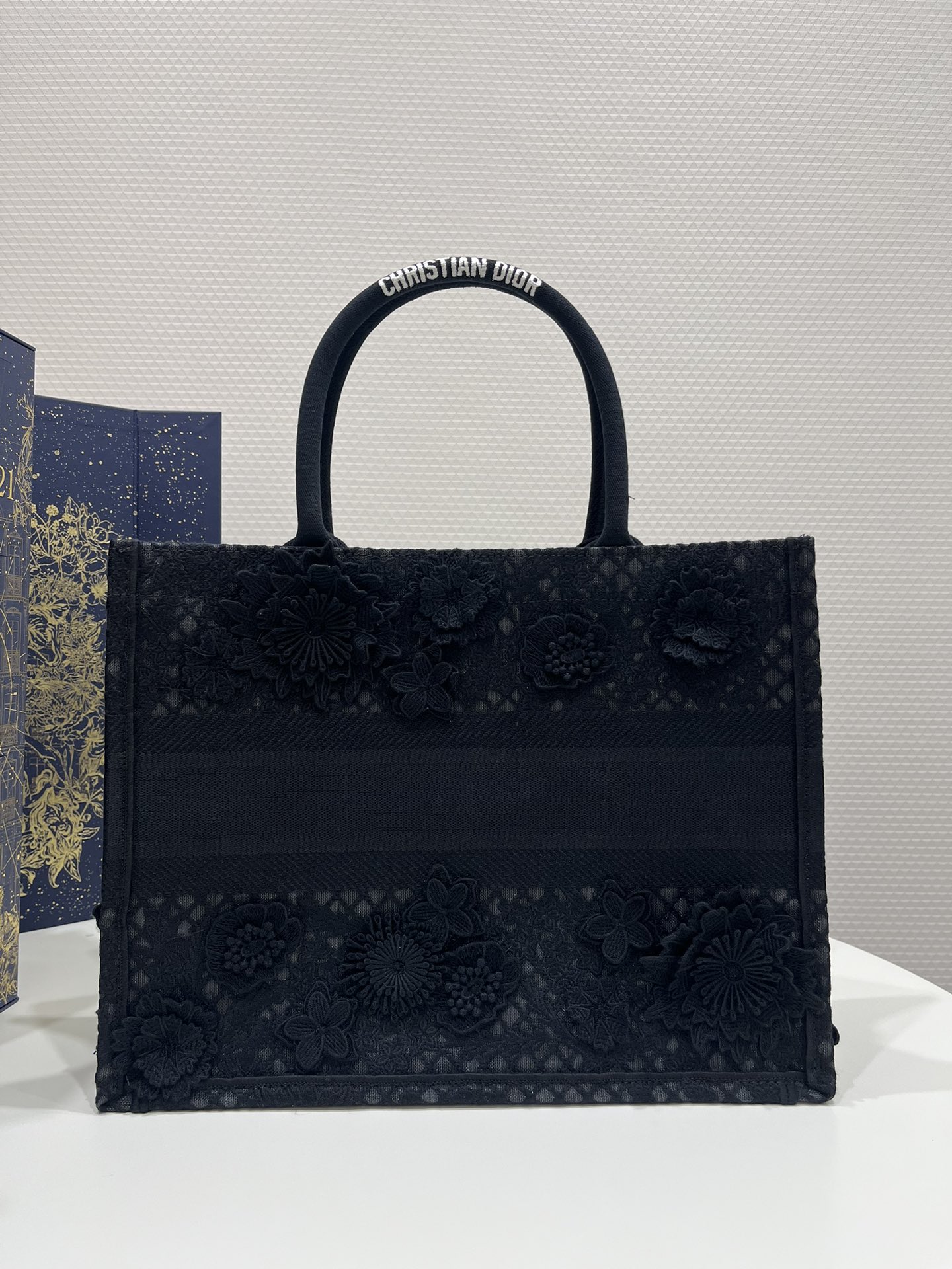 Medium Size, Tote Spring-Summer Series, Romantic Floral Embroidery Pattern, Size: 36*18*28cm  