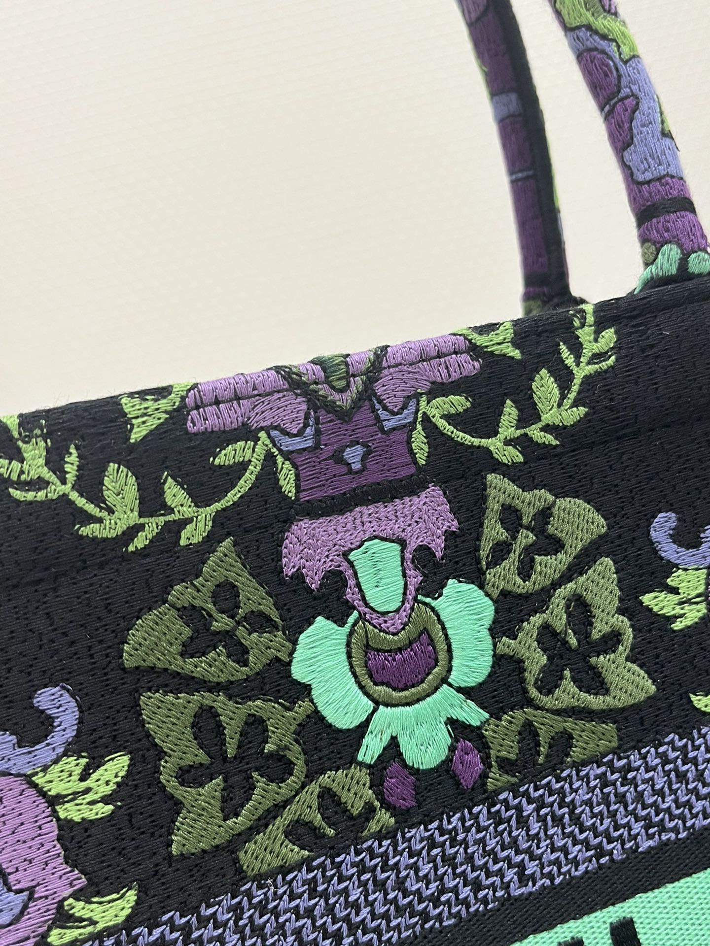 Medium Size, Tote Spring-Summer Series, Romantic Floral Embroidery Pattern, Size: 36*18*28cm  