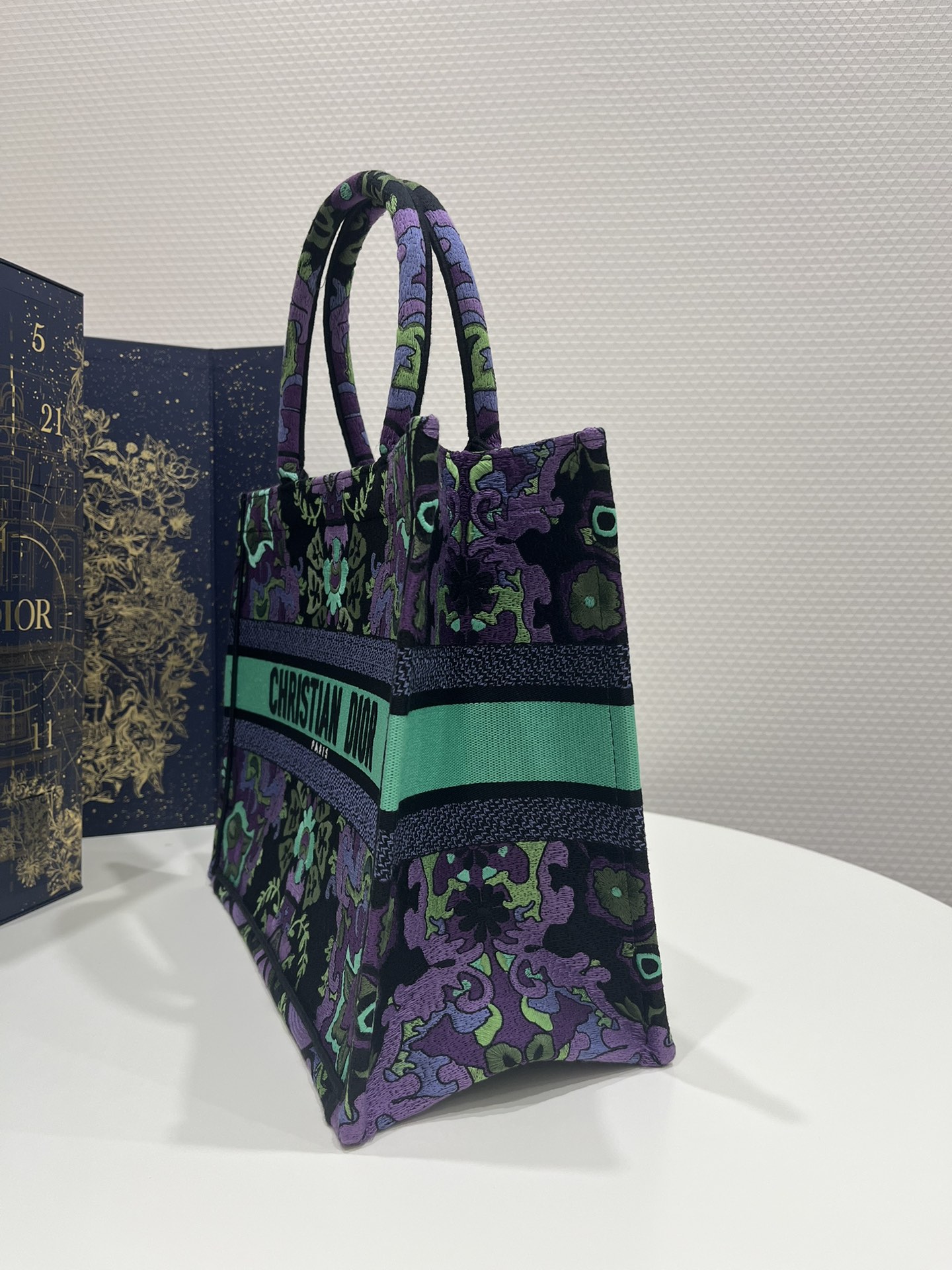 Medium Size, Tote Spring-Summer Series, Romantic Floral Embroidery Pattern, Size: 36*18*28cm  