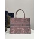 Medium Size, Tiger Embroidered Tote, Size: 36*18*28cm  