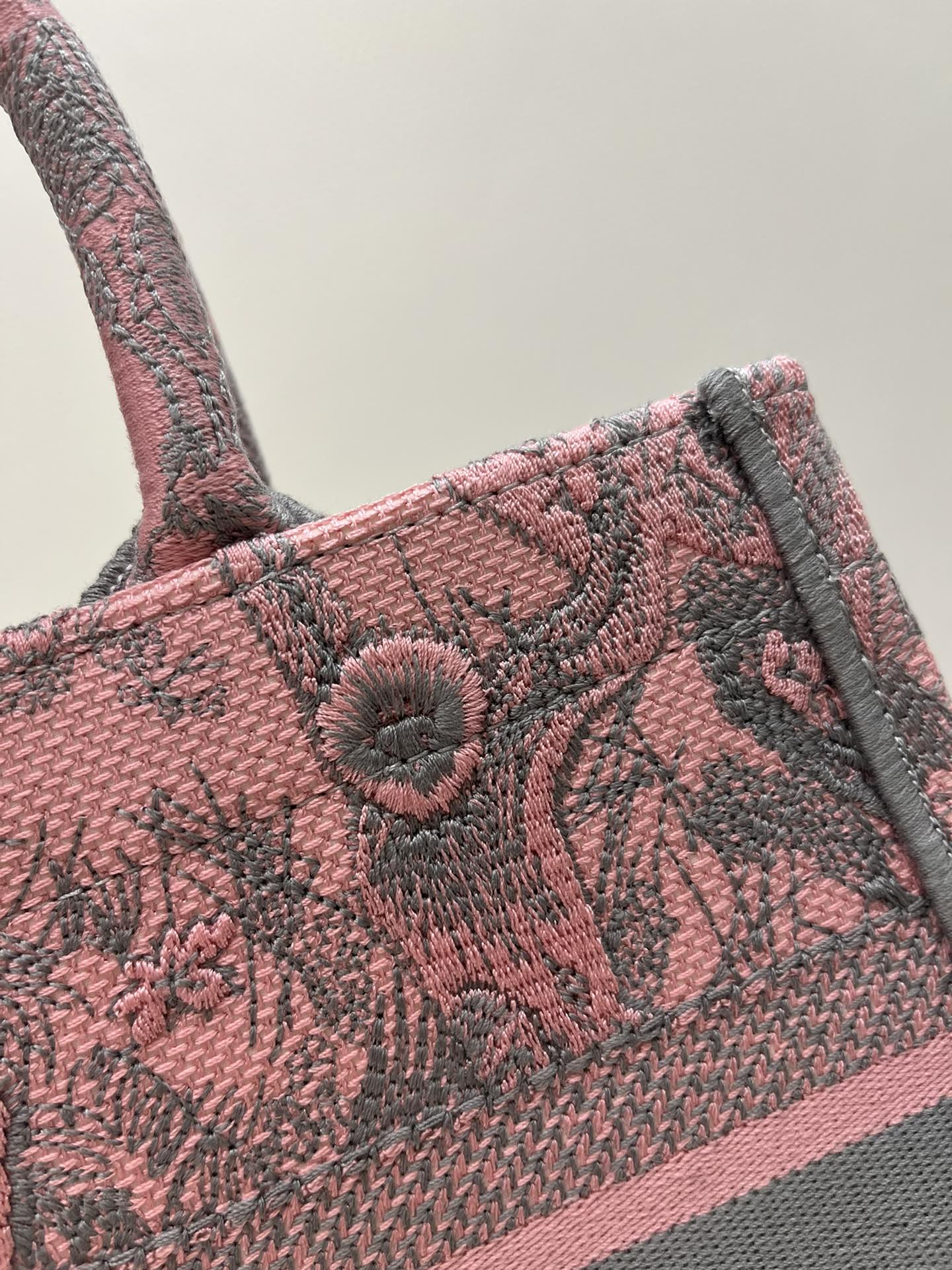 Small Size, Tiger Embroidered Tote, Size: 26*8*22cm  