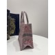 Small Size, Tiger Embroidered Tote, Size: 26*8*22cm  