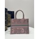 Small Size, Tiger Embroidered Tote, Size: 26*8*22cm  