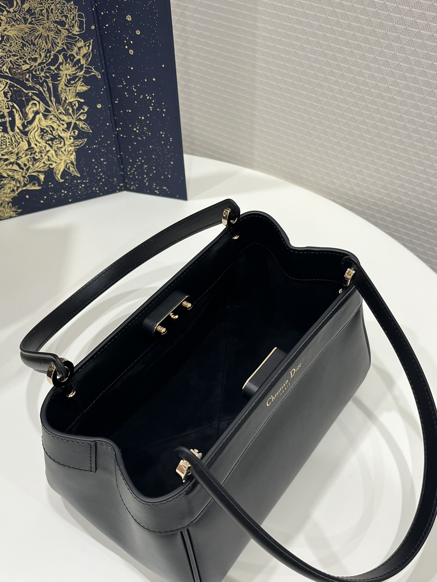 Small Size Black, Key Handbag Series, Calfskin, Size: 22*12*12cm  