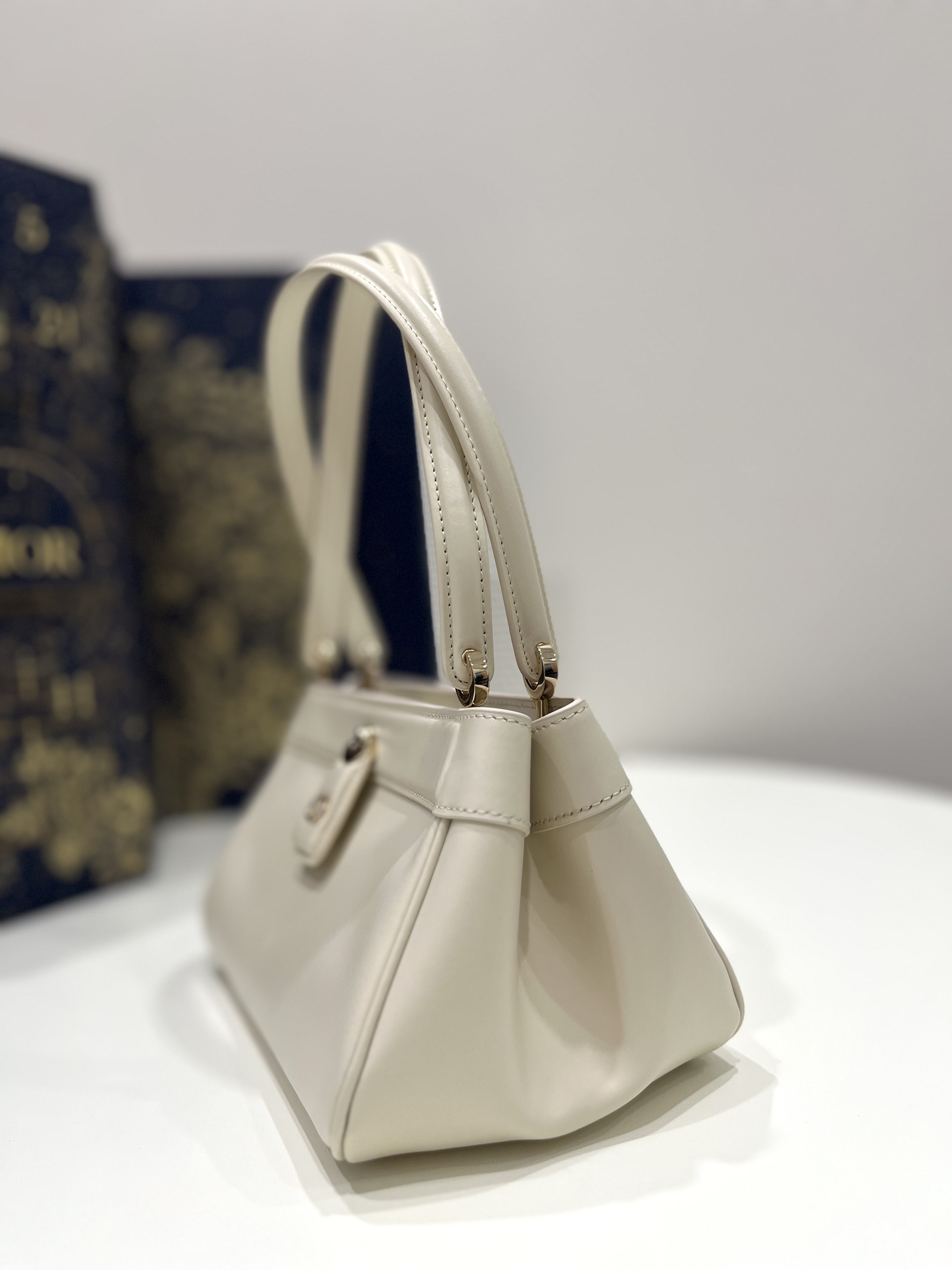 Small Size Cream Apricot, Key Handbag Series, Calfskin, Size: 22*12*12cm  