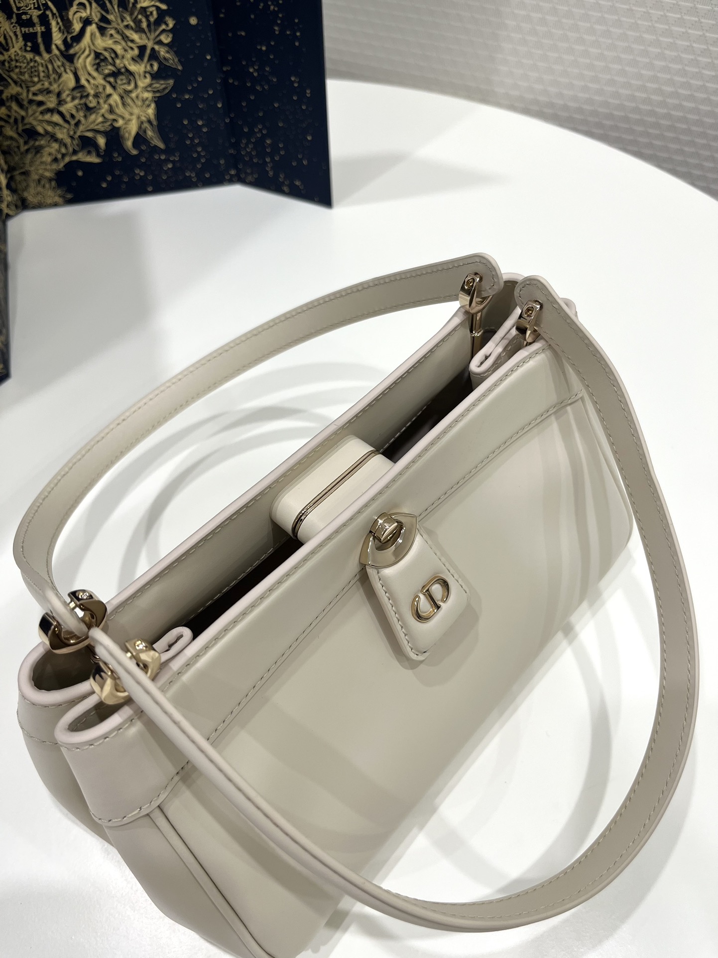 Small Size Cream Apricot, Key Handbag Series, Calfskin, Size: 22*12*12cm  