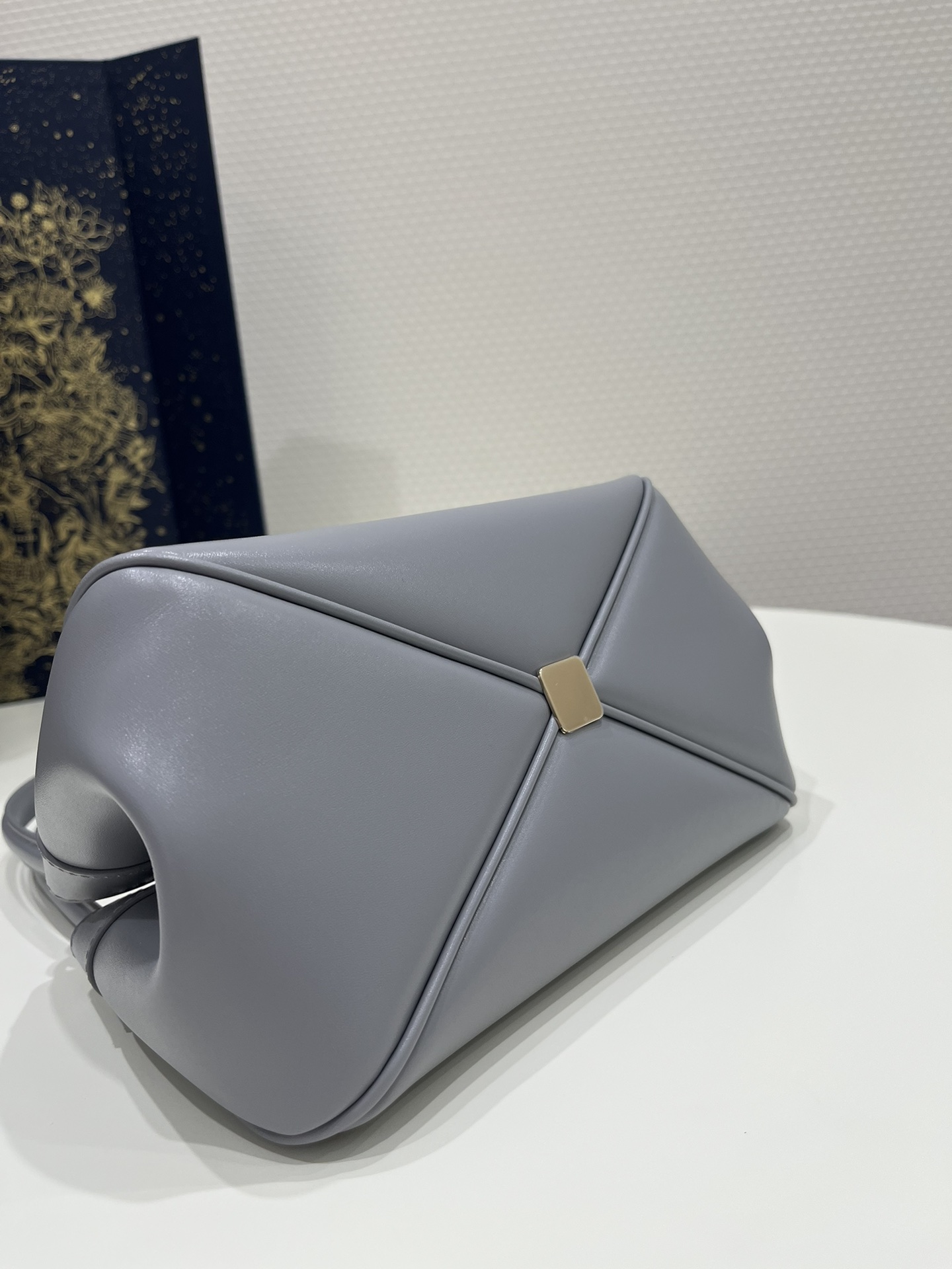 Small Size Dreamy Grey, Key Handbag Series, Calfskin, Size: 22*12*12cm  