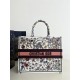 Large Size, Tote Spring-Summer Series, Classic Romantic Floral Embroidery Pattern, Size: 42*18*35cm  