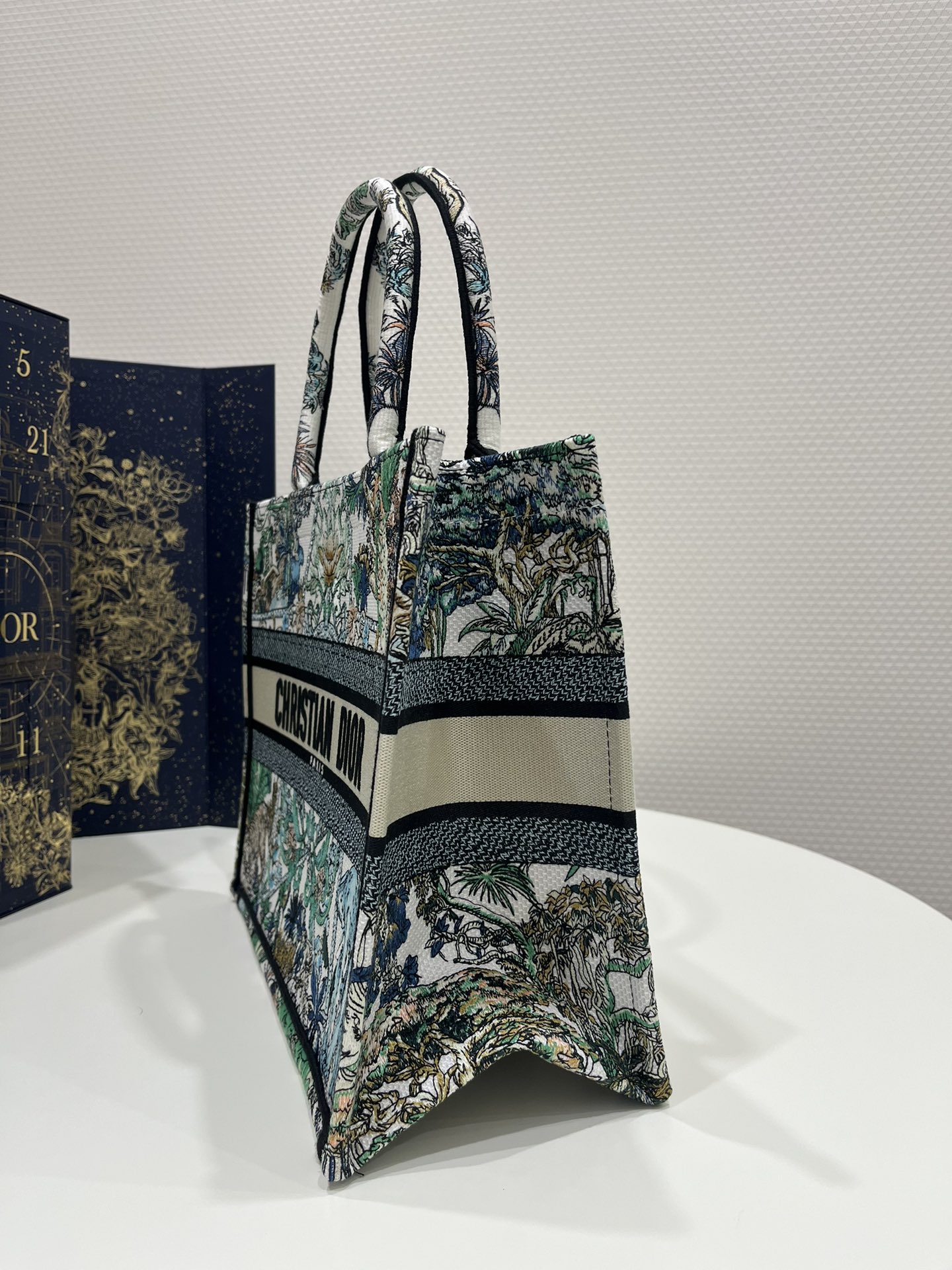 Medium Size, Tote Spring-Summer Series, Jungle Tiger Pattern, Size: 36*18*28cm  