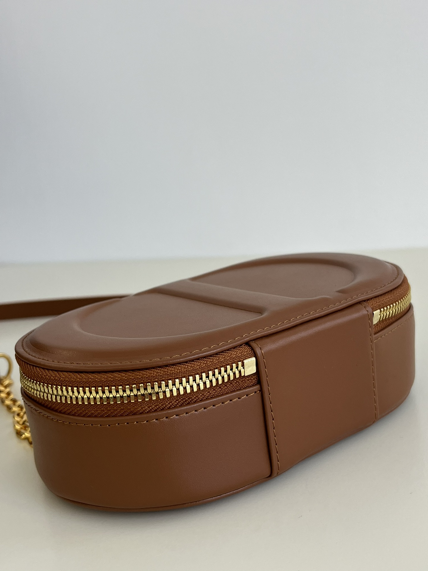 Caramel Brown Signature Series Oval Camera Bag, Cowhide, 18*6.5*11cm