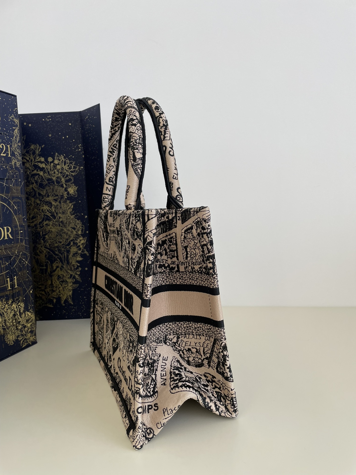 Small Size, Spring/Summer Collection Tote with Romantic Paris Map Pattern, Size: 26*8*22cm