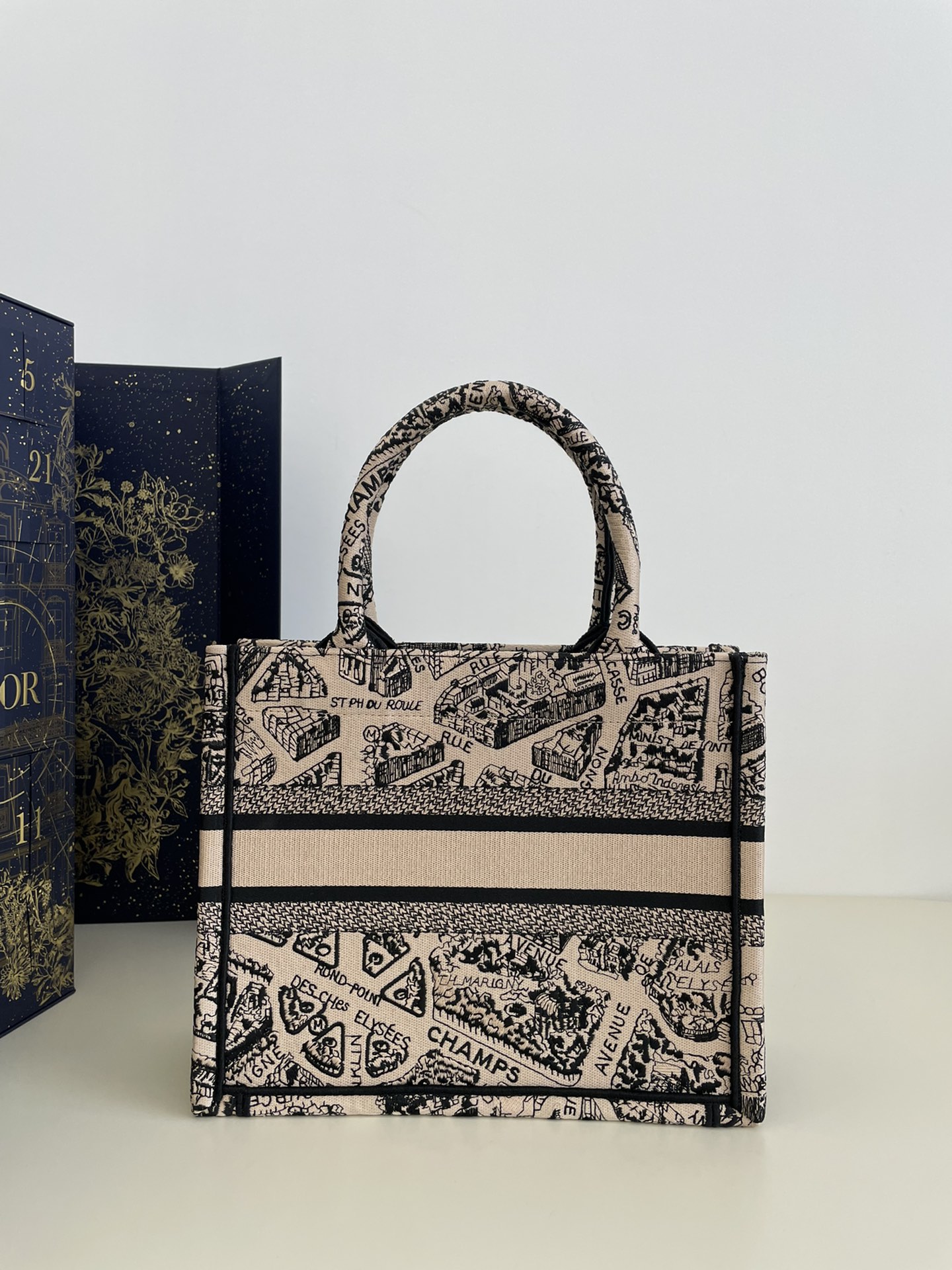 Small Size, Spring/Summer Collection Tote with Romantic Paris Map Pattern, Size: 26*8*22cm