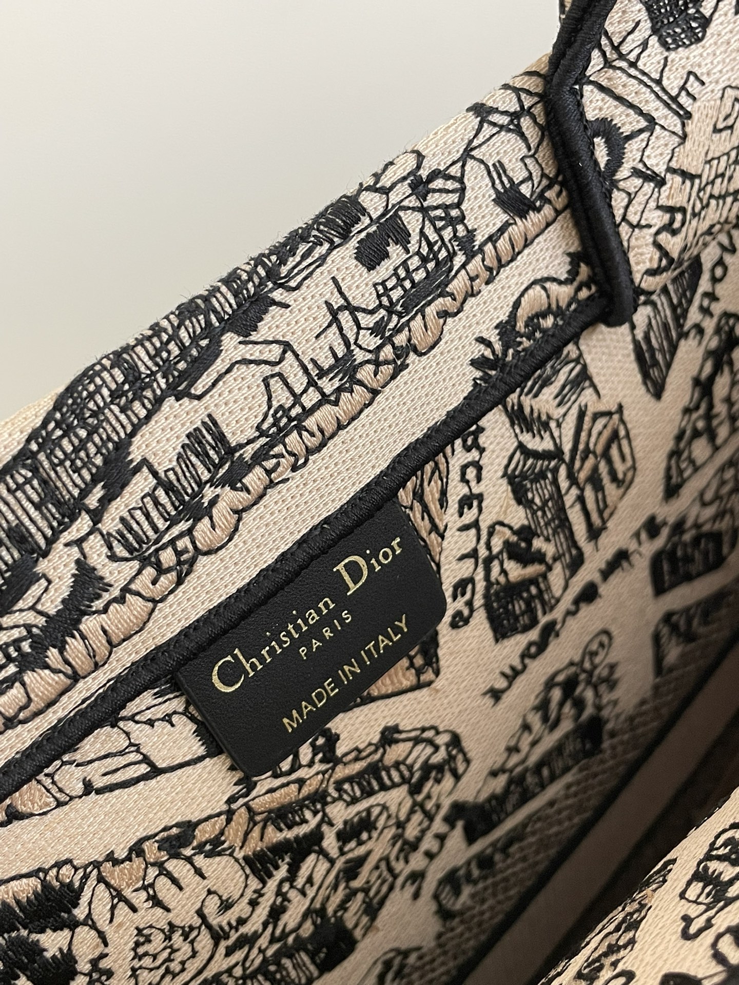 Small Size, Spring/Summer Collection Tote with Romantic Paris Map Pattern, Size: 26*8*22cm