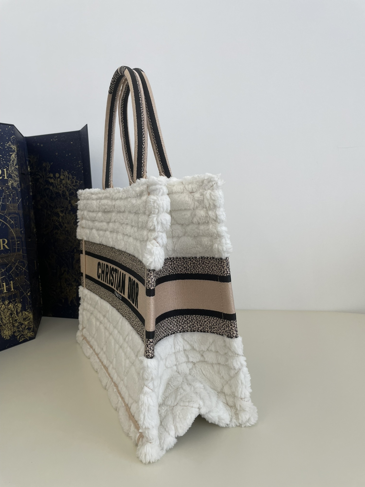 Medium Tote from Autumn/Winter Wool Series, Size: 36*18*26cm