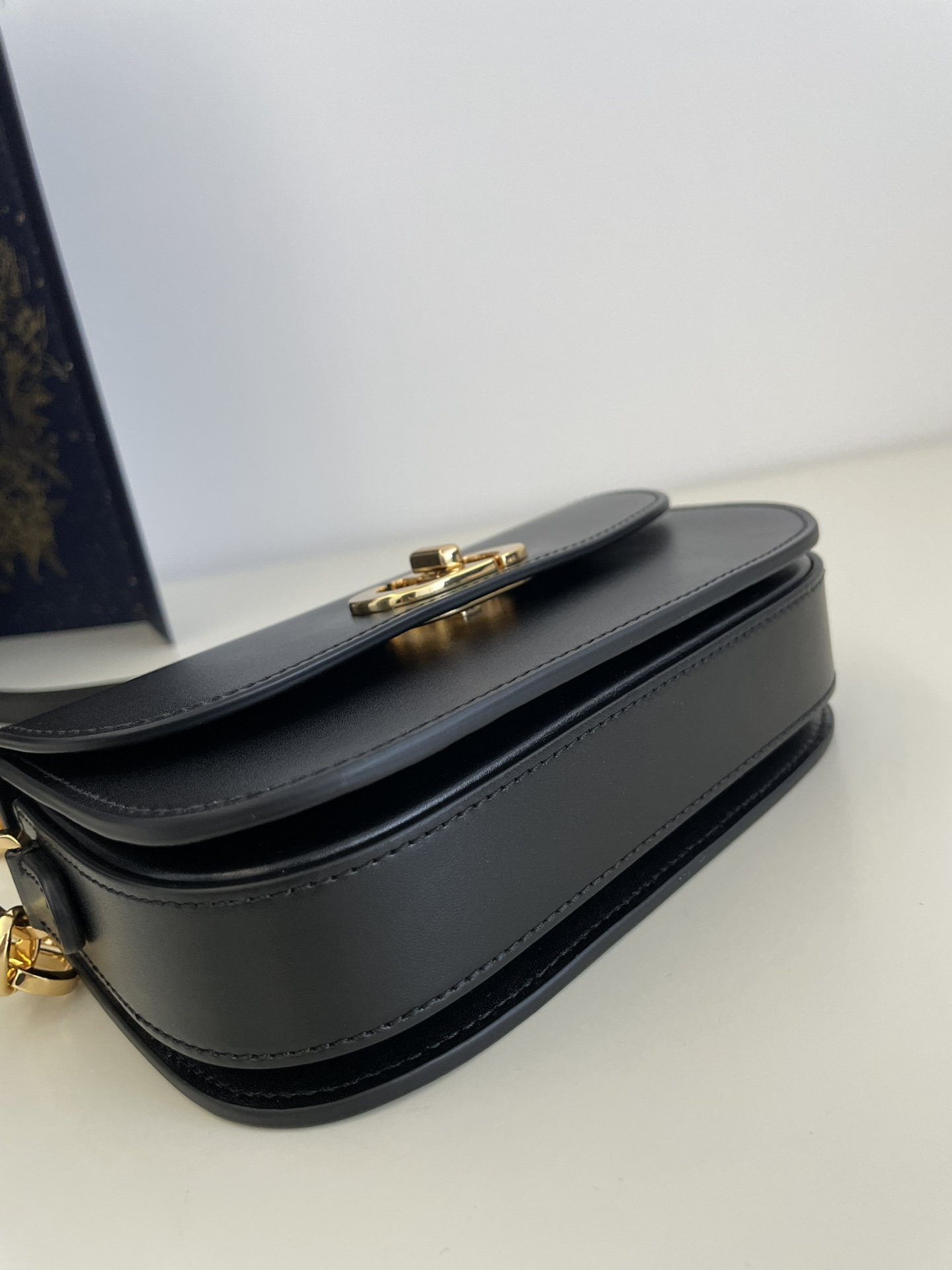 30Montaigne Avenue Mini Series, Smooth Cowhide Leather, Size: 18*4.5*10cm 