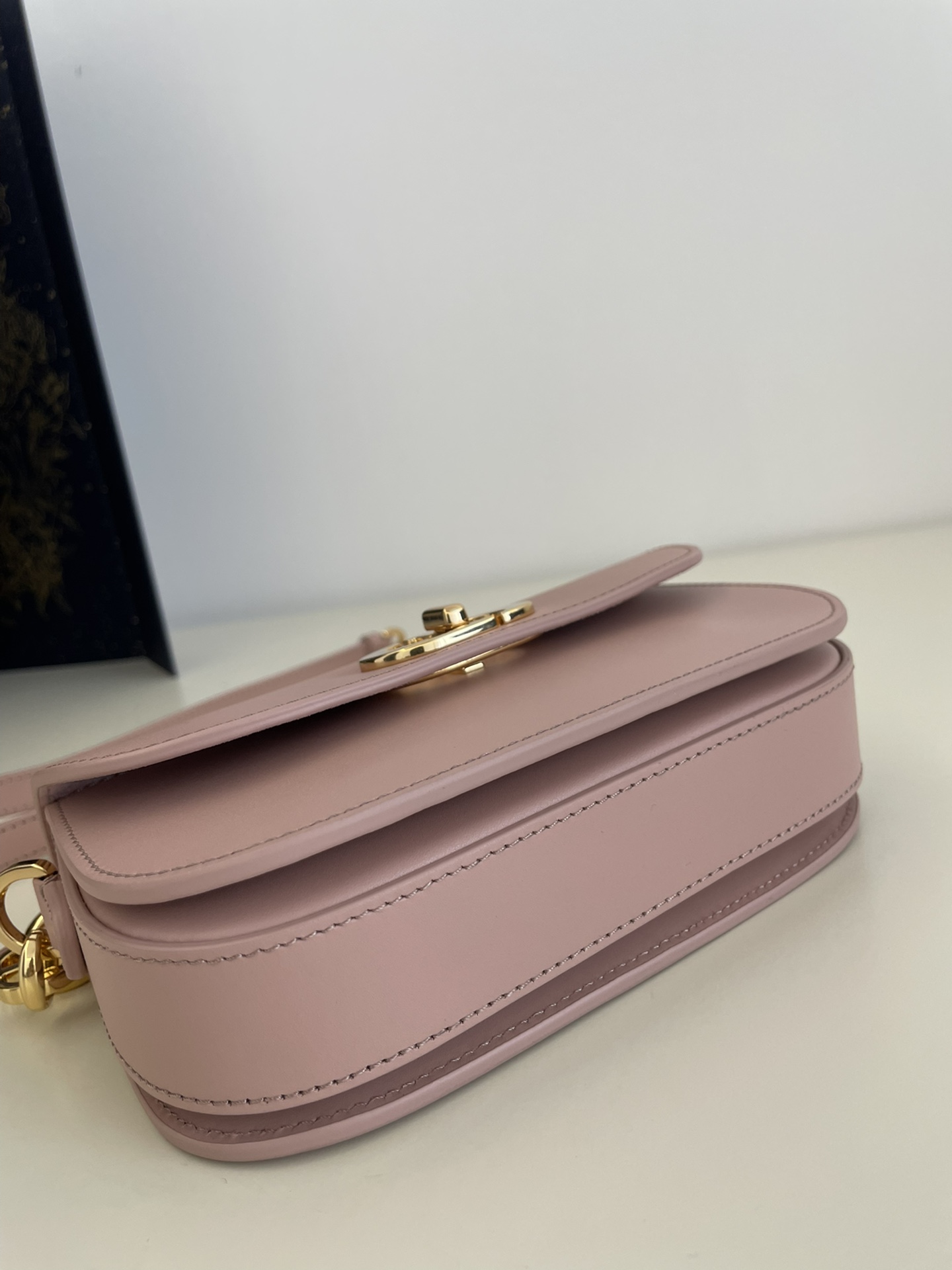 30Montaigne Avenue Mini Series, Smooth Cowhide Leather, Size: 18*4.5*10cm 