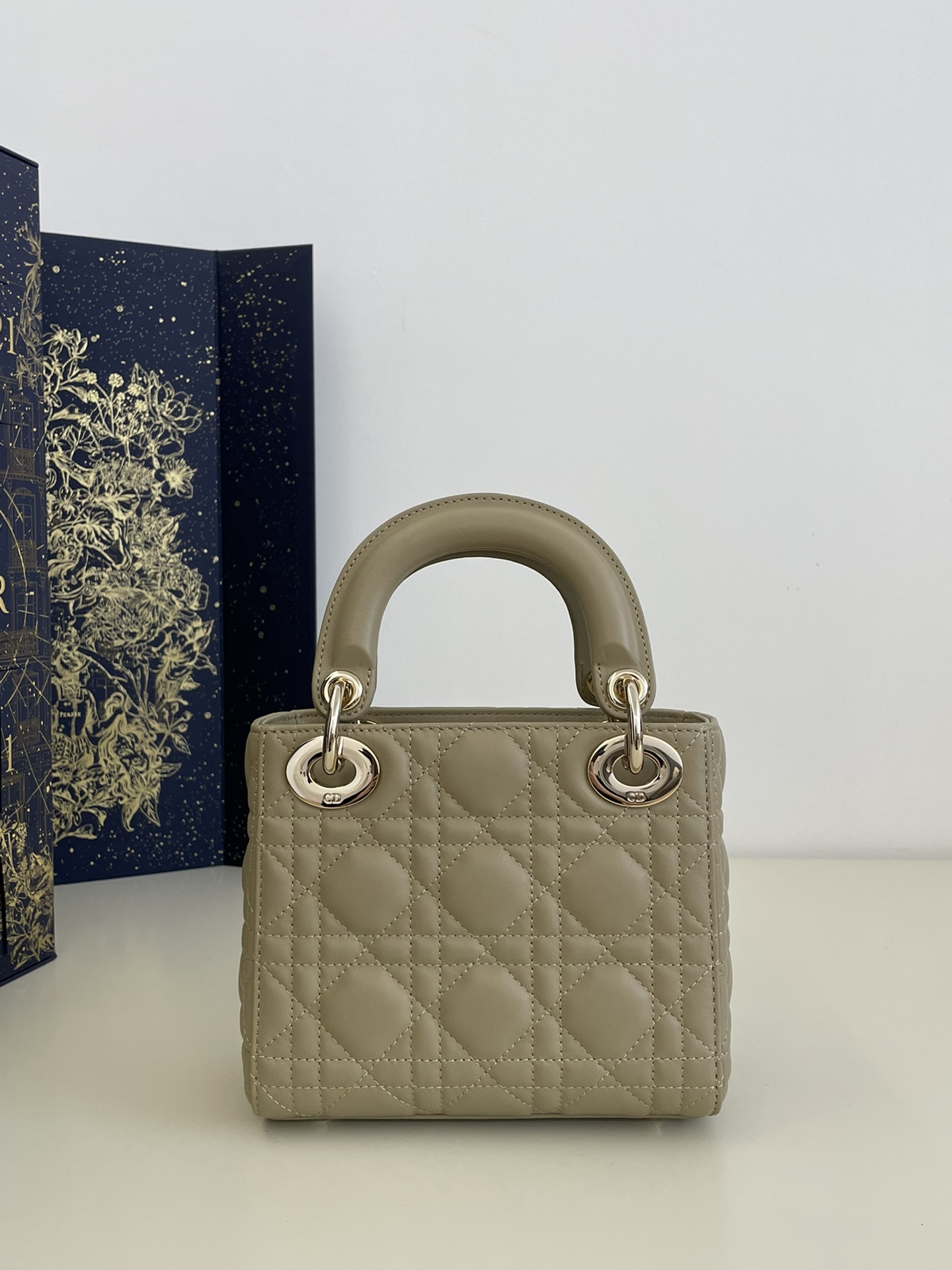 Classic Lady Dior, Three-Compartment, Sheepskin, Size: 17*7*15cm 