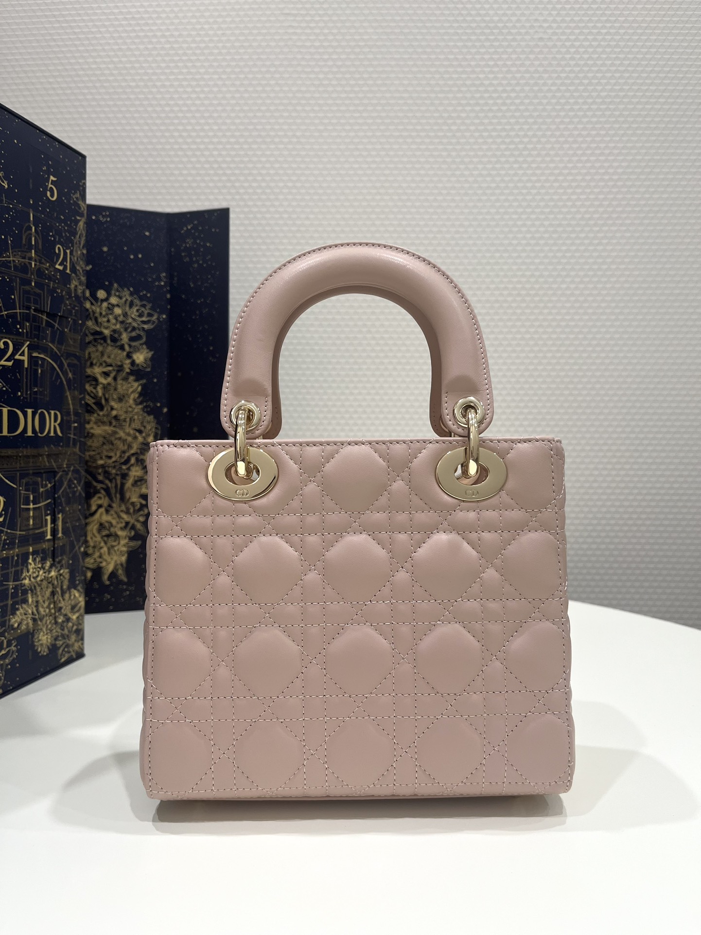 Lady Dior Four-Compartment Series, Letter Shoulder Strap, 6 Letters Included, Sheepskin, Size: 20*8*17cm